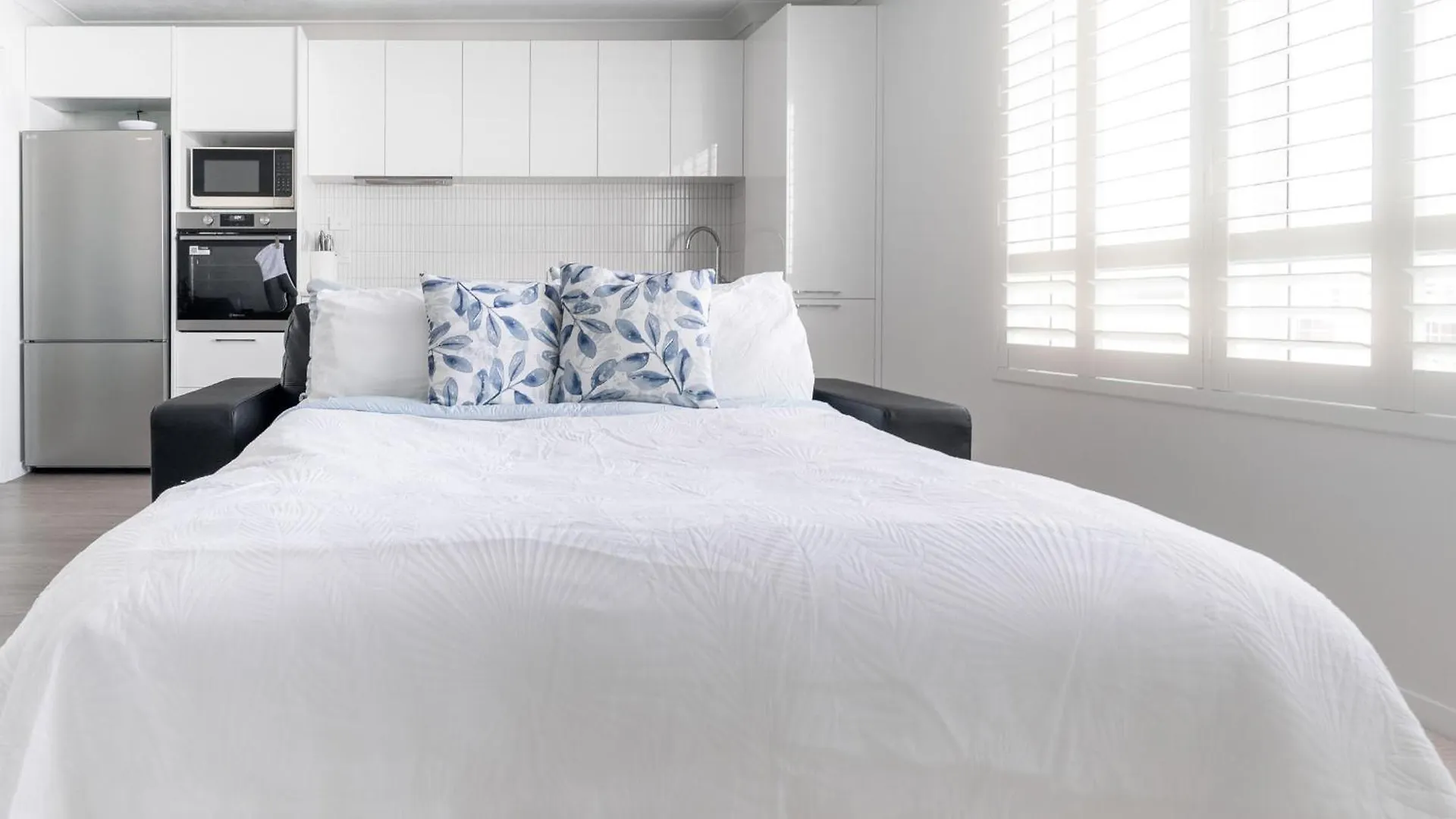 Freshly Renovated Modern Waterfront 1 Bedroom Unit Gold Coast 0*,  Australia