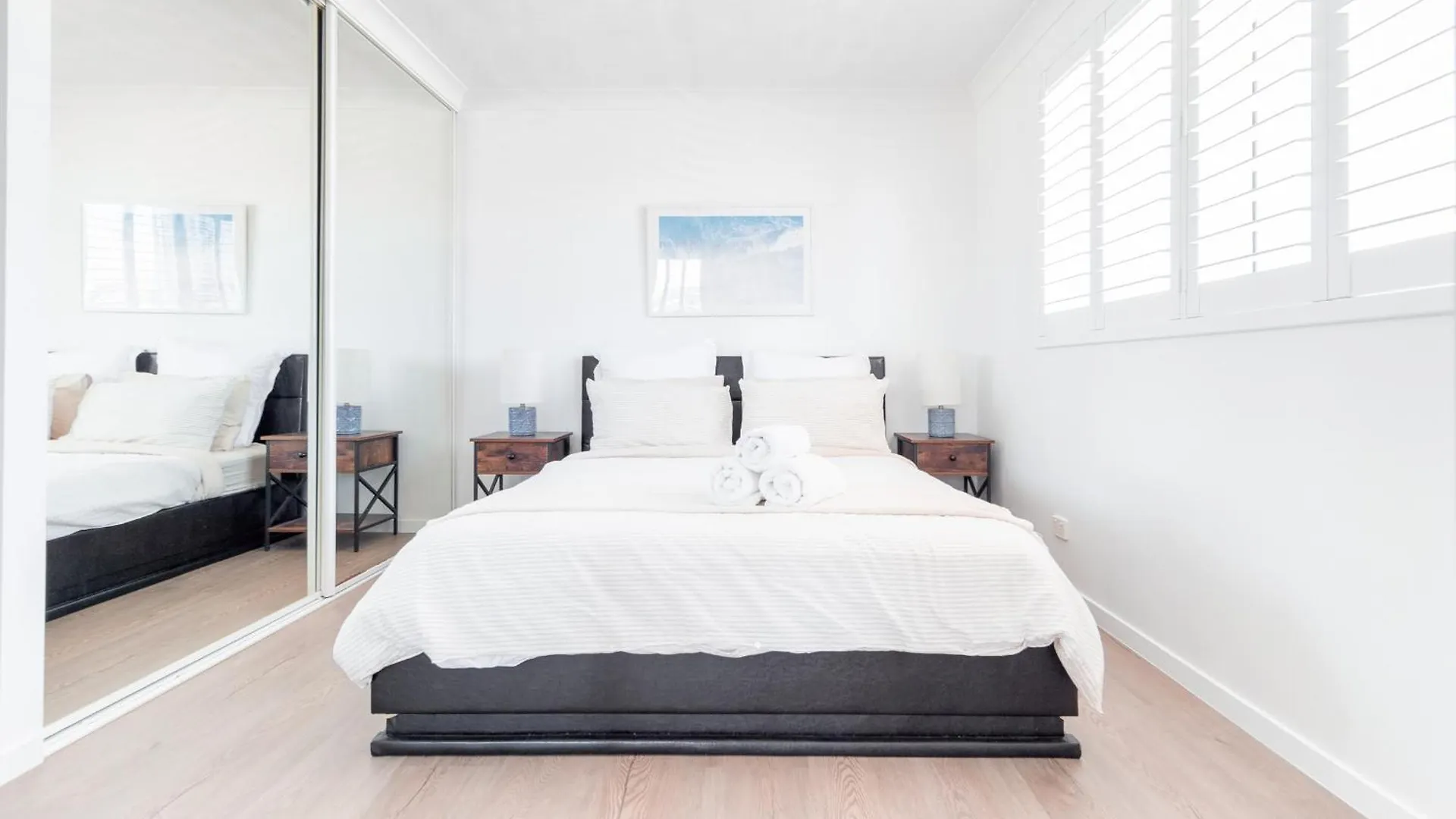 Freshly Renovated Modern Waterfront 1 Bedroom Unit Gold Coast Australia