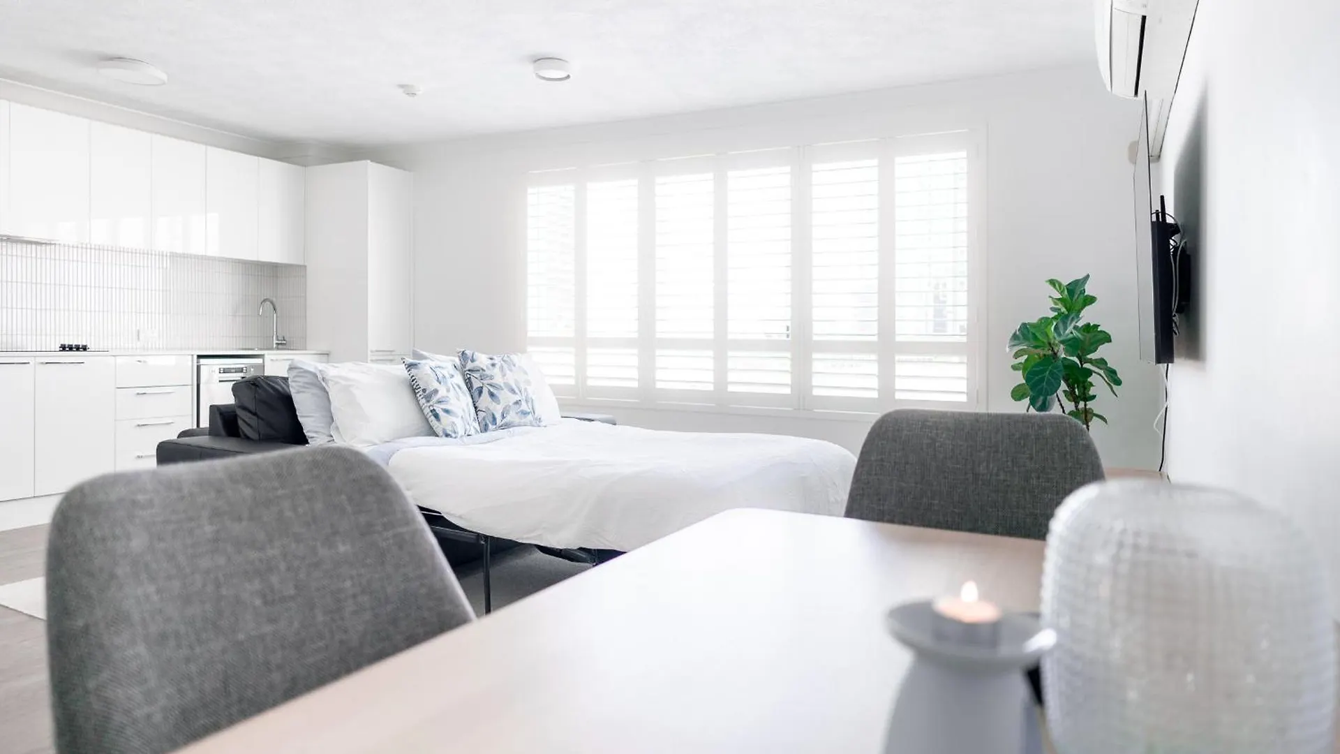 Freshly Renovated Modern Waterfront 1 Bedroom Unit Gold Coast 0*,  Australia